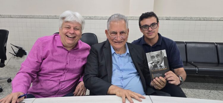 “O Obstinado”: biografia autorizada de Enivaldo dos Anjos é lançada em Barra de São Francisco