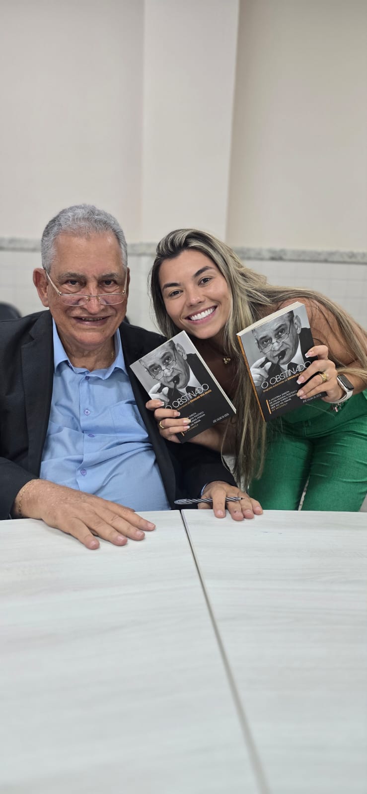 “O Obstinado”: biografia autorizada de Enivaldo dos Anjos é lançada em Barra de São Francisco