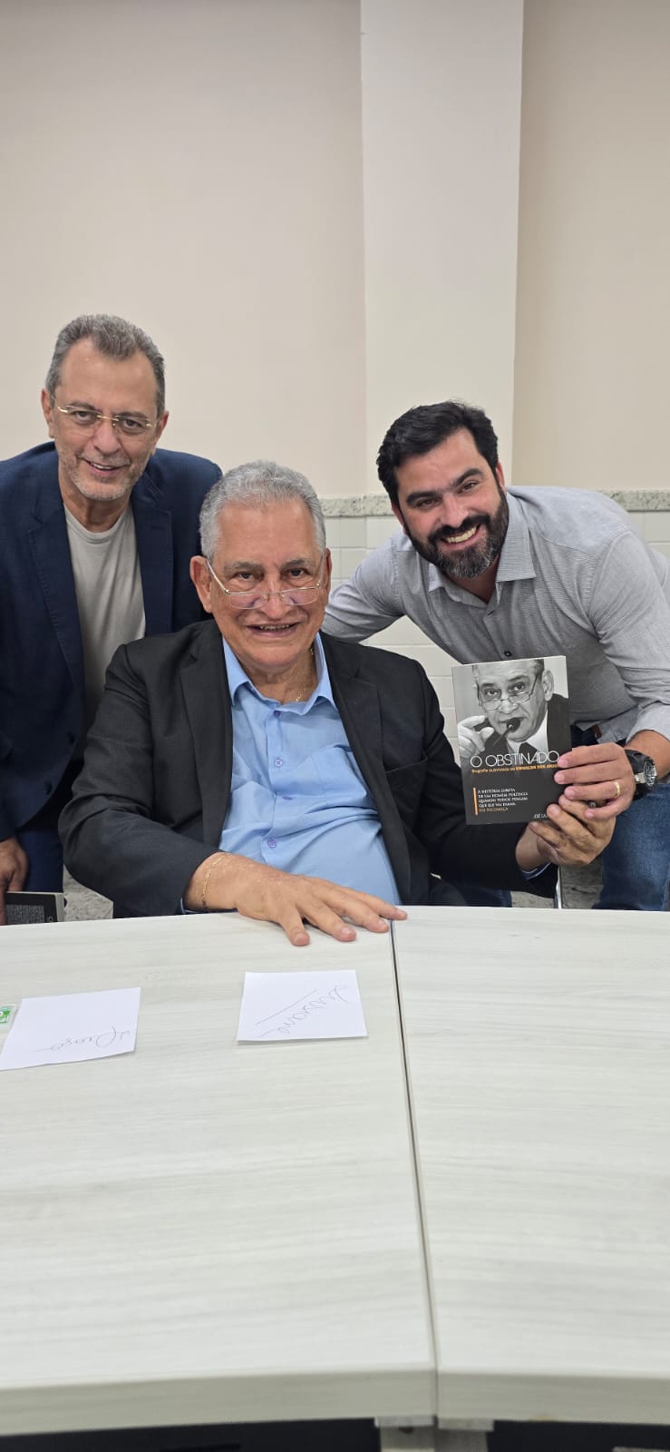 “O Obstinado”: biografia autorizada de Enivaldo dos Anjos é lançada em Barra de São Francisco