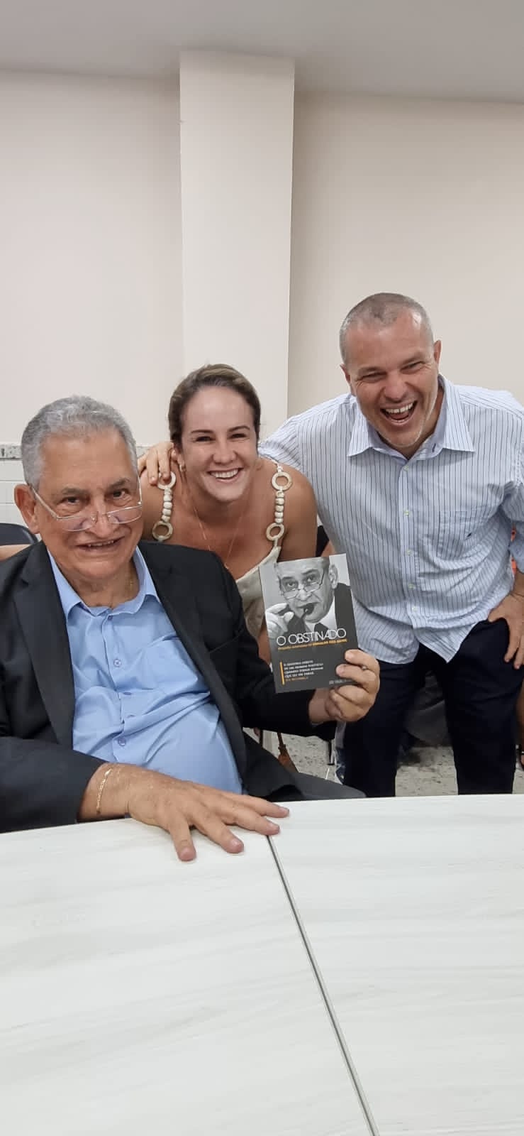 “O Obstinado”: biografia autorizada de Enivaldo dos Anjos é lançada em Barra de São Francisco