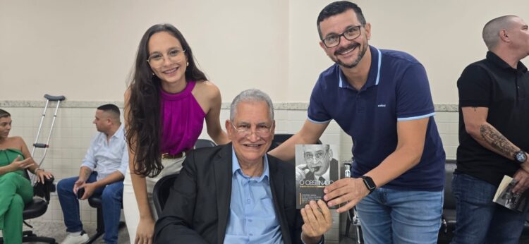 “O Obstinado”: biografia autorizada de Enivaldo dos Anjos é lançada em Barra de São Francisco