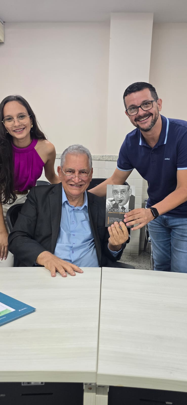 “O Obstinado”: biografia autorizada de Enivaldo dos Anjos é lançada em Barra de São Francisco