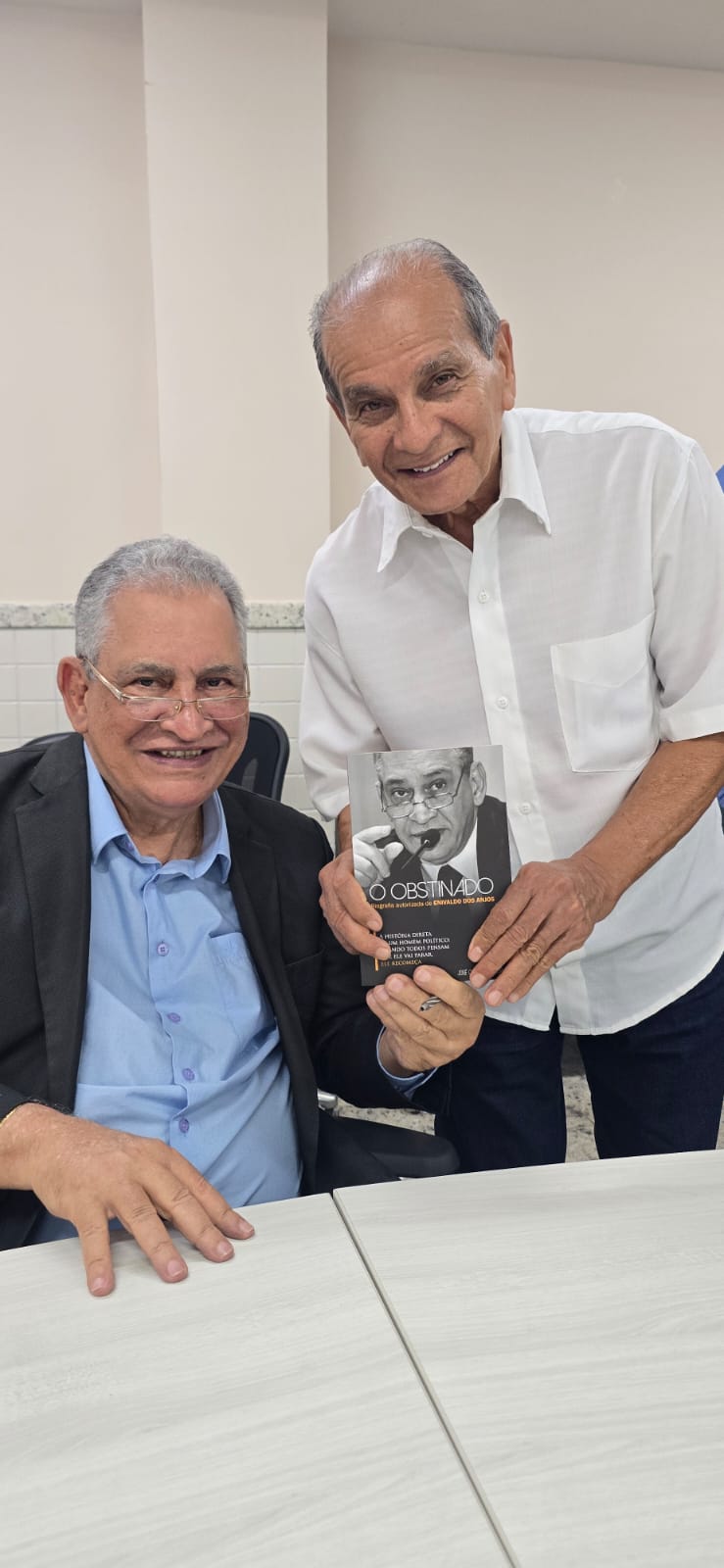“O Obstinado”: biografia autorizada de Enivaldo dos Anjos é lançada em Barra de São Francisco