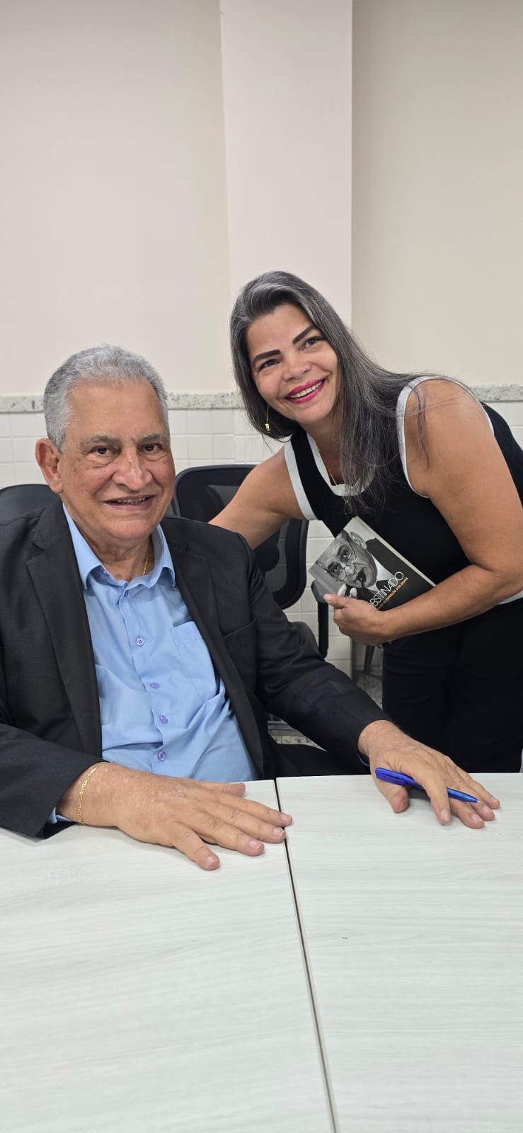 “O Obstinado”: biografia autorizada de Enivaldo dos Anjos é lançada em Barra de São Francisco