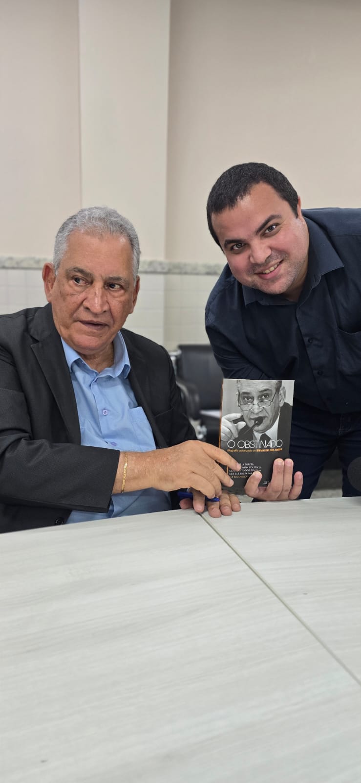“O Obstinado”: biografia autorizada de Enivaldo dos Anjos é lançada em Barra de São Francisco