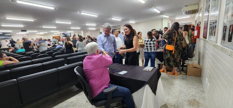 “O Obstinado”: biografia autorizada de Enivaldo dos Anjos é lançada em Barra de São Francisco