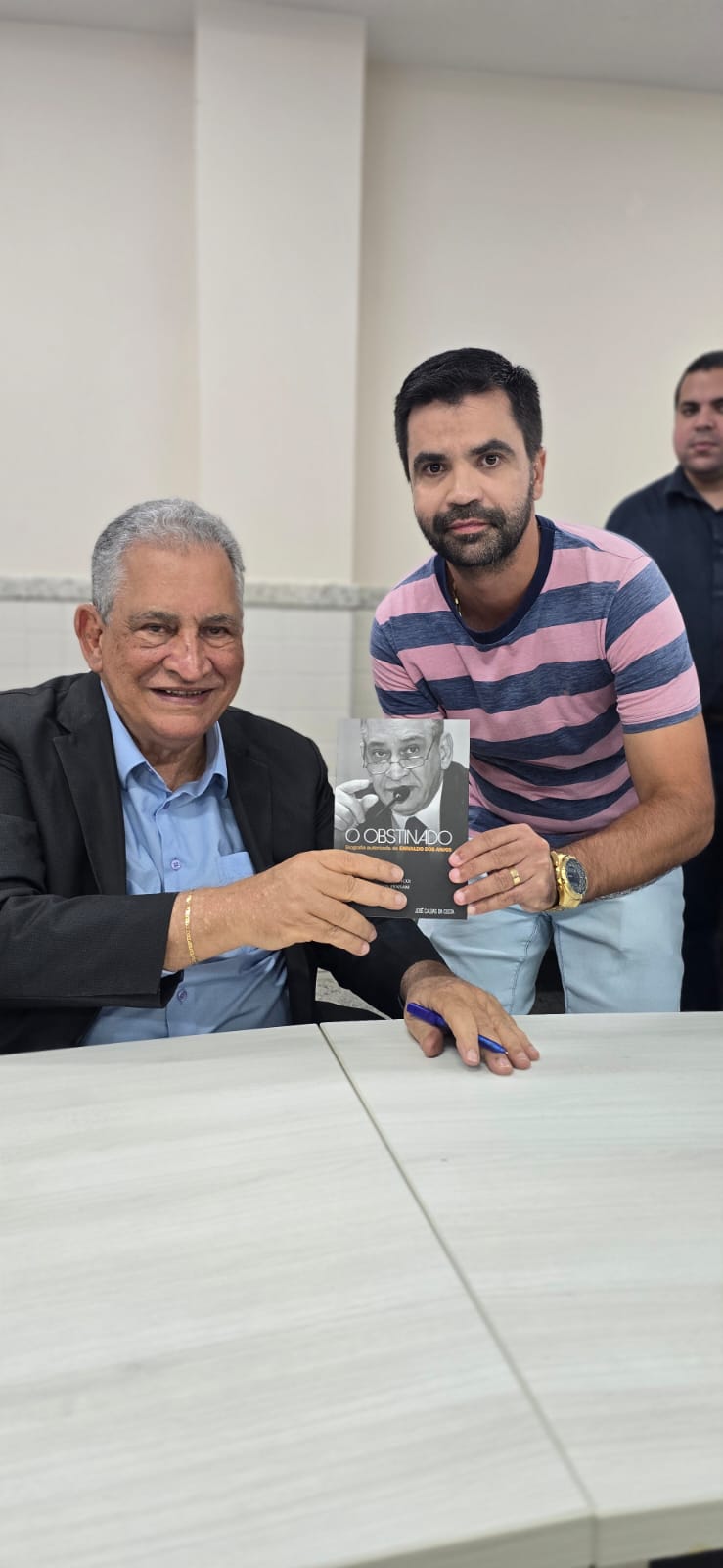 “O Obstinado”: biografia autorizada de Enivaldo dos Anjos é lançada em Barra de São Francisco