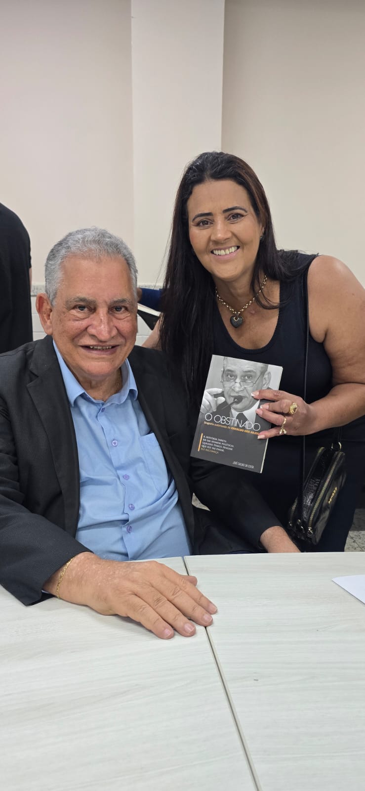 “O Obstinado”: biografia autorizada de Enivaldo dos Anjos é lançada em Barra de São Francisco