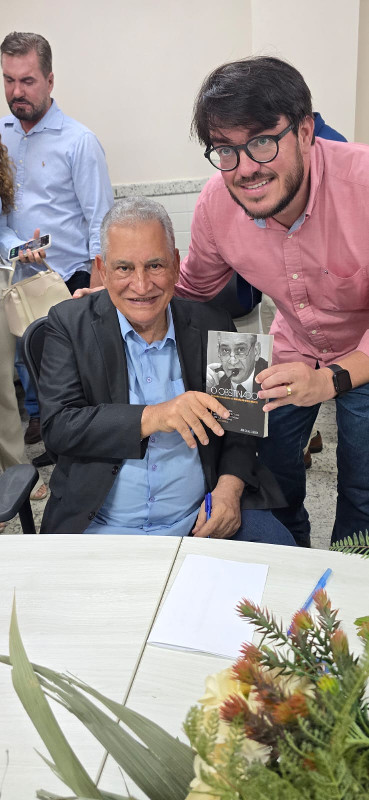 “O Obstinado”: biografia autorizada de Enivaldo dos Anjos é lançada em Barra de São Francisco