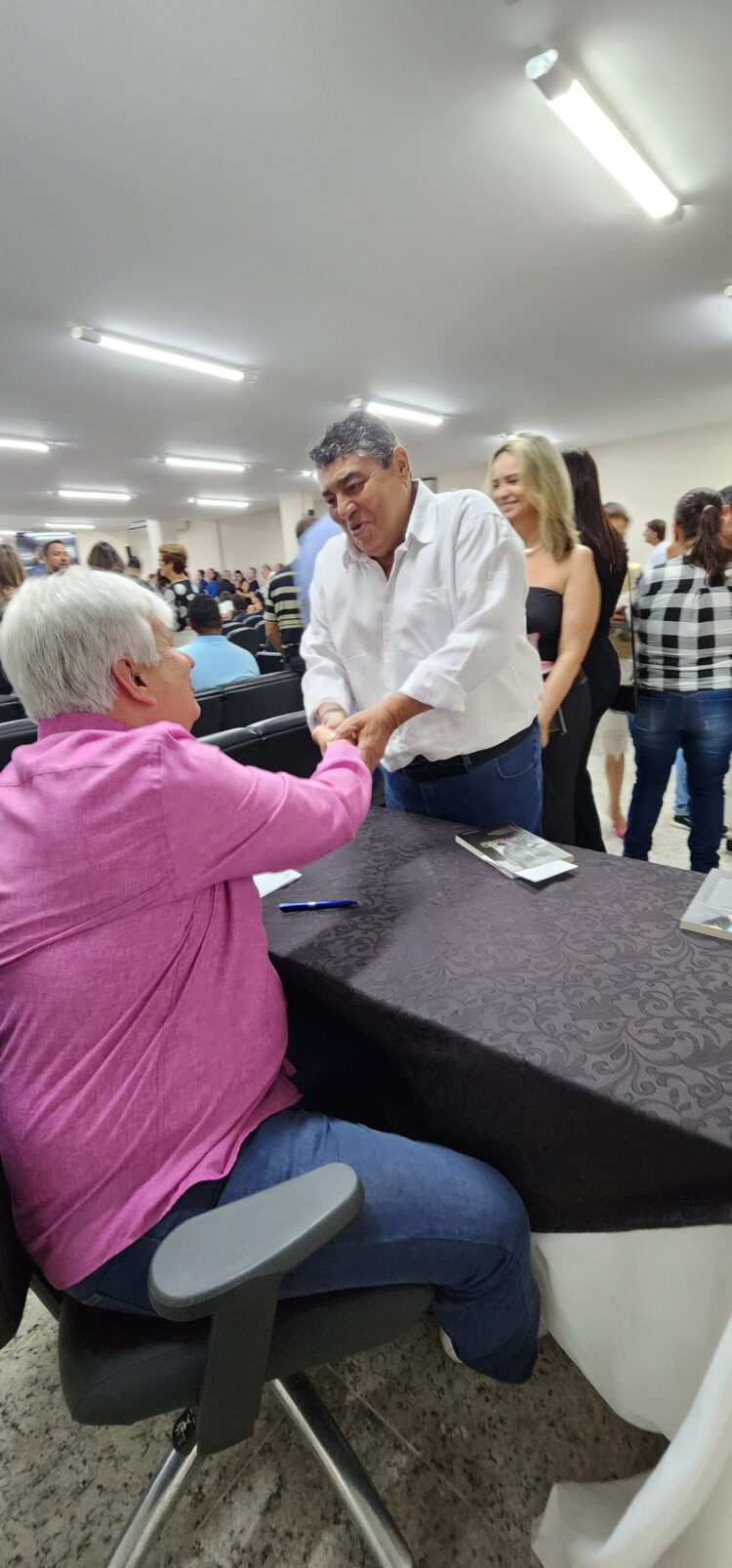 “O Obstinado”: biografia autorizada de Enivaldo dos Anjos é lançada em Barra de São Francisco