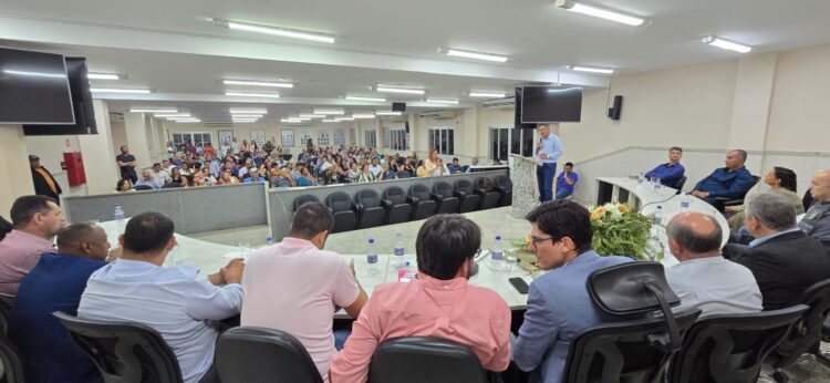 “O Obstinado”: biografia autorizada de Enivaldo dos Anjos é lançada em Barra de São Francisco