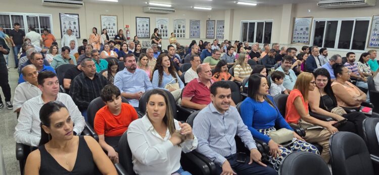 “O Obstinado”: biografia autorizada de Enivaldo dos Anjos é lançada em Barra de São Francisco