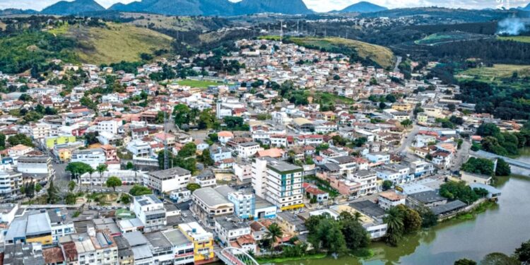 Taxista é baleado em assalto na zona rural de Nova Venécia Taxista é baleado em assalto na zona rural de Nova Venécia