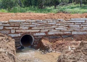 Prefeitura francisquense constrói bueiros em Monte Senir e Areia Branca; agora são 244, além de 123 pontes e 26 muros.