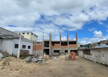 Enivaldo indignado com obras paradas do 11º Batalhão