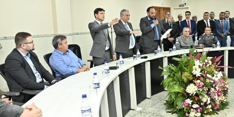 Enivaldo toma posse para seu 3º mandado como prefeito de Barra de São Francisco Enivaldo toma posse para seu 3º mandado como prefeito de Barra de São Francisco