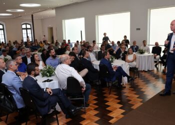 Governador recebe prefeitos eleitos e reafirma parceria do Estado e municípios