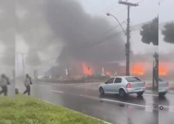Dez mortos na queda de avião sobre polo turístico do Natal Luz, em Gramado (RS)