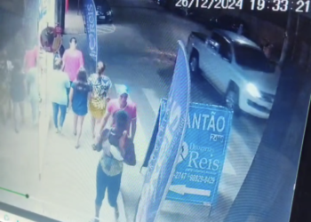 Câmera de Segurança flagra furto de moto no Centro de Barra de São Francisco