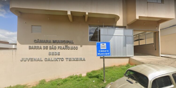 Prefeito, vice e vereadores eleitos de Barra de São Francisco tomam posse nesta quarta-feira (1) Prefeito, vice e vereadores eleitos de Barra de São Francisco tomam posse nesta quarta-feira (1)