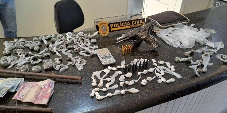 Polícia Civil prende 7 e apreende drogas e armas na Baixada, em Sooretama; VEJA VÍDEO Polícia Civil prende 7 e apreende drogas e armas na Baixada, em Sooretama; VEJA VÍDEO