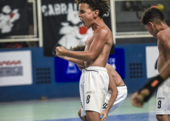 Com destaque para o ala Julinho, Álvares Cabral conquista a Copa Teens de futsal sub-11