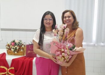 Professora destaque no PAES é homenageada pela Secretaria Municipal de Educação de Barra de São Francisco