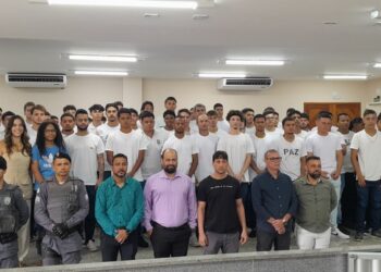 Prefeitura de Barra de São Francisco realiza cerimônia de Juramento à Bandeira e entrega de Certificados de Dispensa Militar para jovens alistados