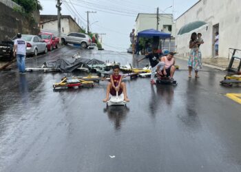 Carrinhos de rolimã agitam o final de semana na rua de lazer em Barra de São Francisco