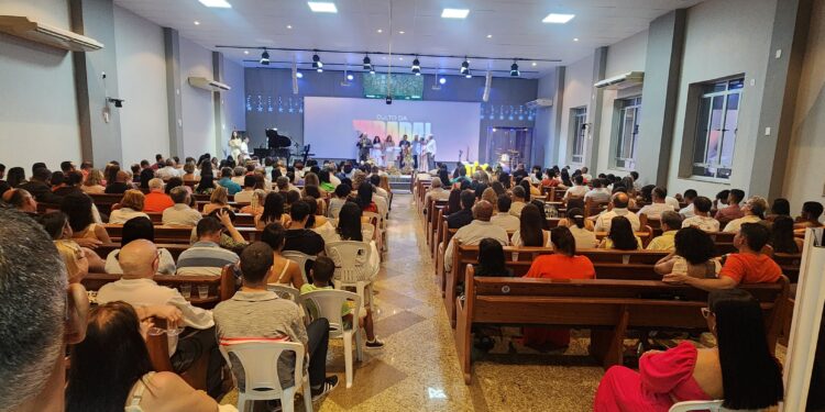 Evangélicos lotam igrejas em BSF para culto da virada