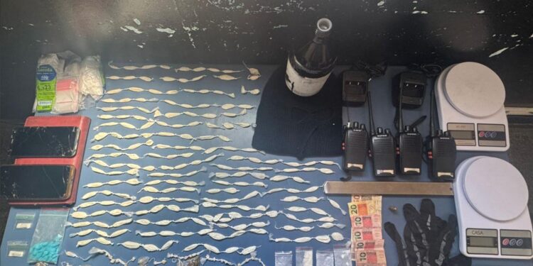 Menina de 16 anos é presa em flagrante pela PM em “boca de fumo” em João Neiva