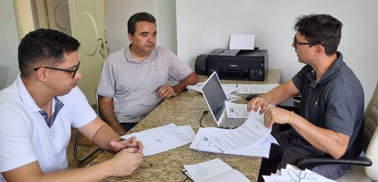 Líder do prefeito e presidente da Câmara Municipal de Barra de São Francisco se reúnem com vice-prefeito no primeiro dia útil de mandato