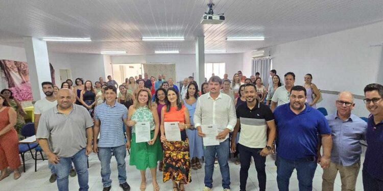 Adelza Lima substitui Delma Ker na Educação Adelza Lima substitui Delma Ker na Educação