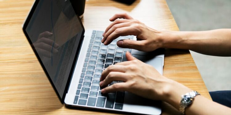 EDITORIAL: Mais com menos