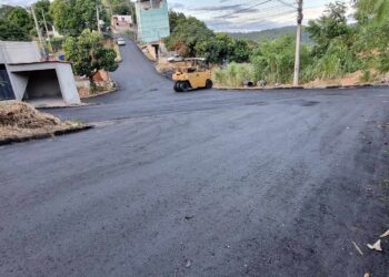 Avança o asfaltamenteo na Rua Alceu Melgaço Filho