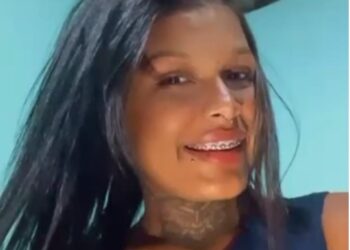 Jovem é morta a tiros no meio da rua em Linhares