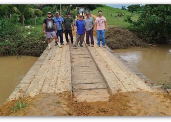 Prefeitura de Barra de São Francisco recupera ponte danificada pela chuva em Ponte Alta, interior do município