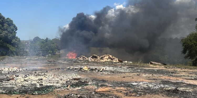 PC e Prefeitura autuam empresa por descarte irregular de lixo