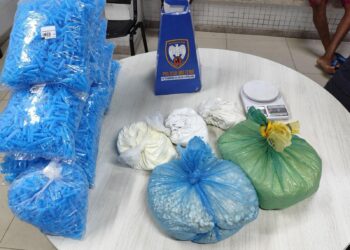 PM prende dois homens com mais de 9kg de cocaína