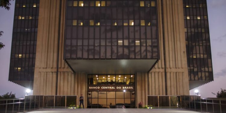 Fique de olho: decretada falência de dois bancos brasileiros