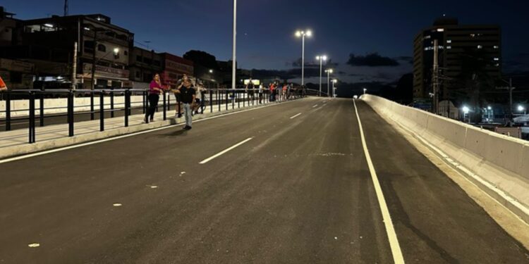 Casagrande entrega viaduto para agilizar transito em Cariacica Casagrande entrega viaduto para agilizar transito em Cariacica