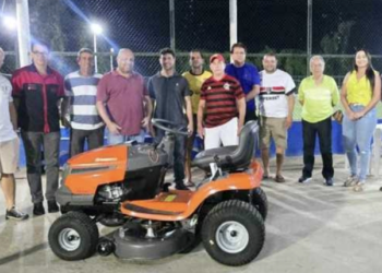 Prefeitura entrega cortador de grama a Associação de Nova Barra