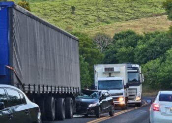 Acidente com vítima interdita BR-259 por cinco horas em Baixo Guandu