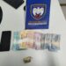 Polícia faz apreensão de crack e dinheiro no bairro Irmãos Fernandes, em Barra de São Francisco Polícia faz apreensão de crack e dinheiro no bairro Irmãos Fernandes, em Barra de São Francisco
