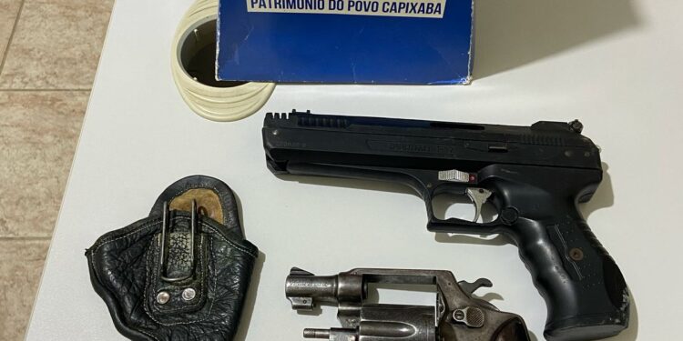 Polícia apreende armas e munições durante operação em Ecoporanga Polícia apreende armas e munições durante operação em Ecoporanga