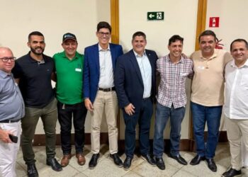 Vice-prefeito e vereadores francisquenses participam de lançamento de fundo de investimento para adaptação às mudanças climáticas Vice-prefeito e vereadores francisquenses participam de lançamento de fundo de investimento para adaptação às mudanças climáticas