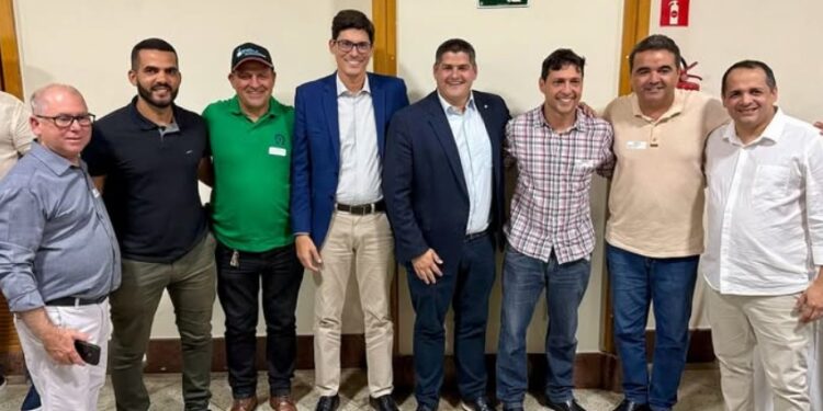 Vice-prefeito e vereadores francisquenses participam de lançamento de fundo de investimento para adaptação às mudanças climáticas Vice-prefeito e vereadores francisquenses participam de lançamento de fundo de investimento para adaptação às mudanças climáticas