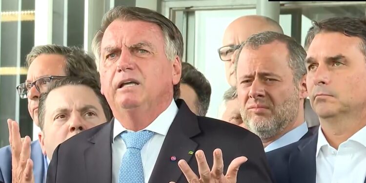 Bolsonaro e mais sete viram réus por tentativa de golpe de Estado Bolsonaro e mais sete viram réus por tentativa de golpe de Estado