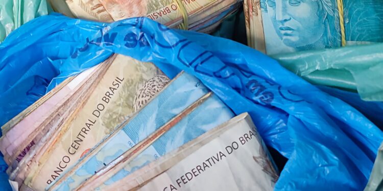 Saiba quem é e como foi preso integrante do PCV com R$ 185 mil