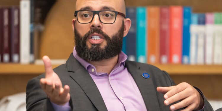 Neurocientista brasileiro vira professor em Universidade do Iraque